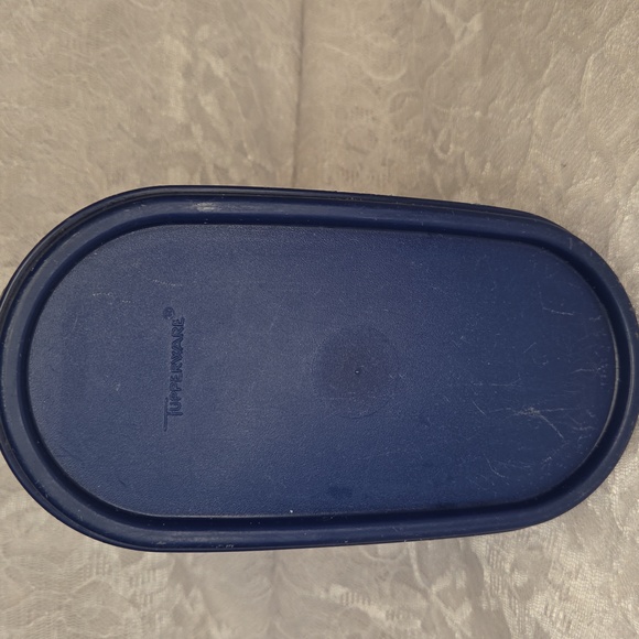 Tupperware: Container with Lid - Picture 3 of 6